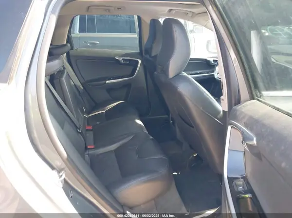 YV440MDMXG2792045 2016 VOLVO XC60 - Image 8
