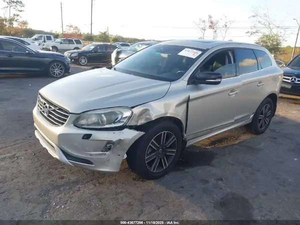 YV440MDR1H2120565 2017 VOLVO XC60 - Image 2