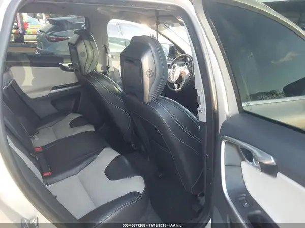 YV440MDR1H2120565 2017 VOLVO XC60 - Image 8
