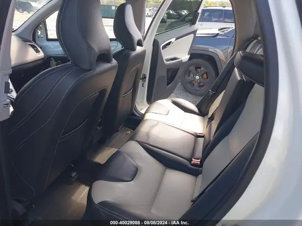 YV440MDR2H2015758 2017 VOLVO XC60 - Image 8