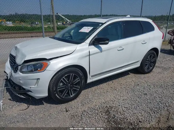 YV440MDR2H2154515 2017 VOLVO XC60 - Image 2