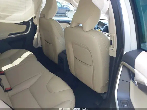 YV440MDR2H2154515 2017 VOLVO XC60 - Image 8