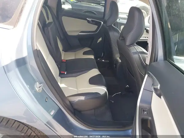 YV440MDR3H2064953 2017 VOLVO XC60 - Image 8