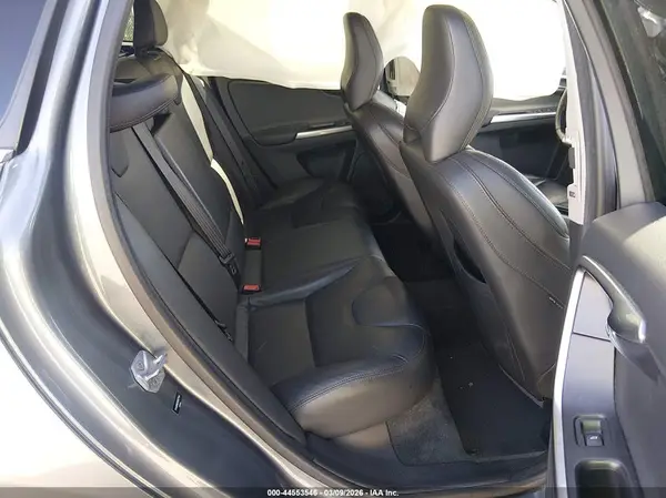 YV440MDR3H2077444 2017 VOLVO XC60 - Image 8