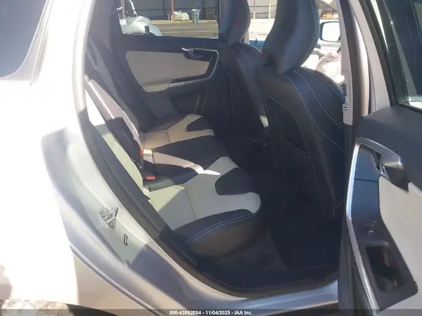 YV440MDR5H2077722 2017 VOLVO XC60 - Image 8