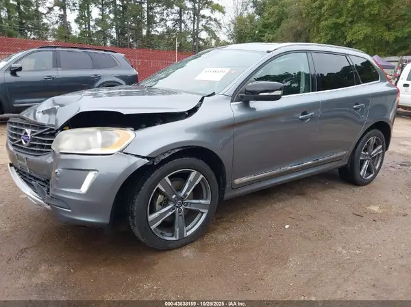 YV440MDR7H2027582 2017 VOLVO XC60 - Image 2