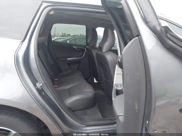 YV440MDR7H2049842 2017 VOLVO XC60 - Image 8