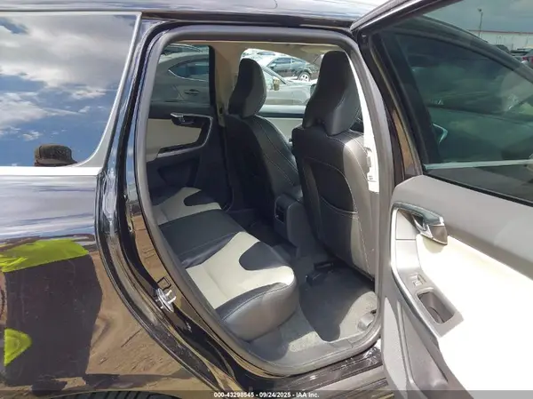 YV440MDR7H2210884 2017 VOLVO XC60 - Image 8