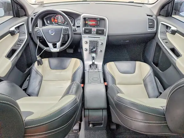 YV440MDR8H2114391 2017 VOLVO XC60 - Image 8