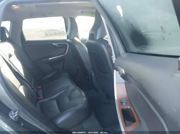 YV440MDU0H2008506 2017 VOLVO XC60 - Image 8