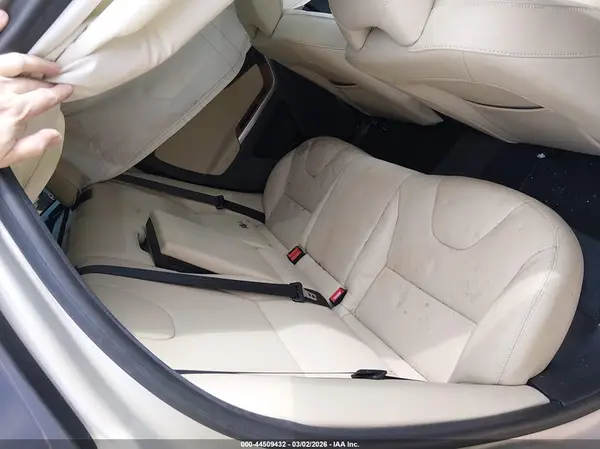 YV440MDU0H2105088 2017 VOLVO XC60 - Image 8