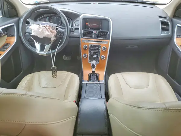YV440MDU0H2208351 2017 VOLVO XC60 - Image 8
