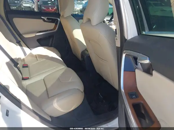 YV440MDU1H2196016 2017 VOLVO XC60 - Image 8