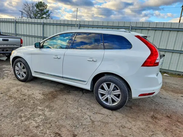 YV440MDU2H2043659 2017 VOLVO XC60 - Image 2