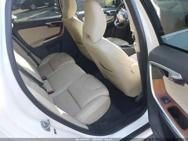 YV440MDU2H2131885 2017 VOLVO XC60 - Image 8