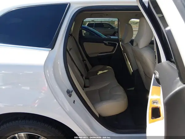 YV440MDU2H2211333 2017 VOLVO XC60 - Image 8