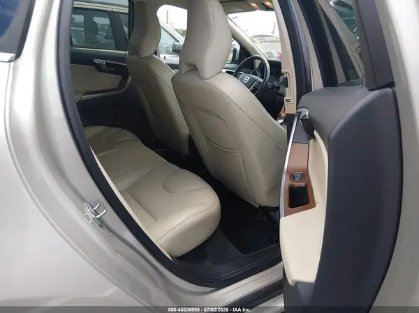 YV440MDU3H2018835 2017 VOLVO XC60 - Image 8