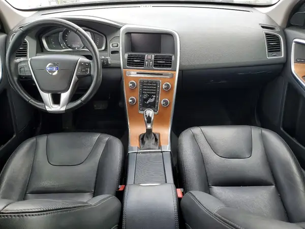 YV440MDU3H2041421 2017 VOLVO XC60 - Image 8