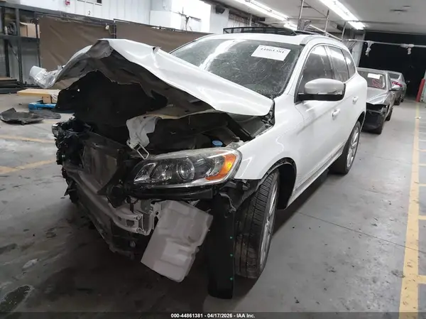 YV440MDU3H2141261 2017 VOLVO XC60 - Image 2