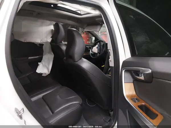 YV440MDU3H2141261 2017 VOLVO XC60 - Image 8