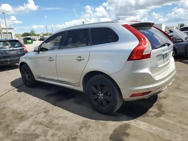 YV440MDU4H2075190 2017 VOLVO XC60 - Image 2