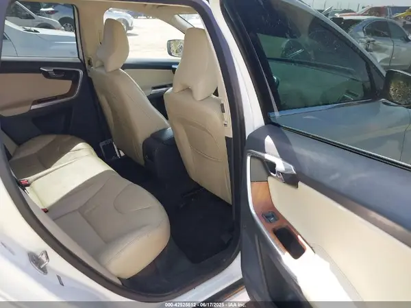 YV440MDU5H2026967 2017 VOLVO XC60 - Image 8