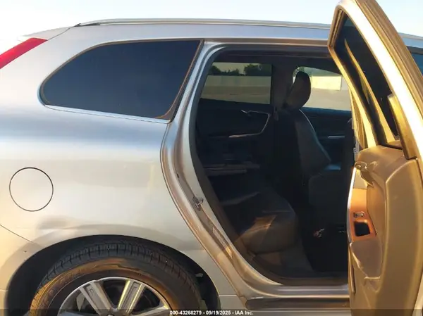 YV440MDU5H2149491 2017 VOLVO XC60 - Image 8