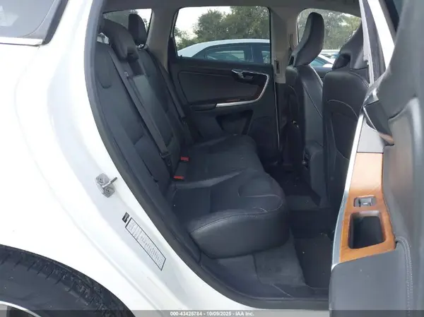 YV440MDU6H2023396 2017 VOLVO XC60 - Image 8