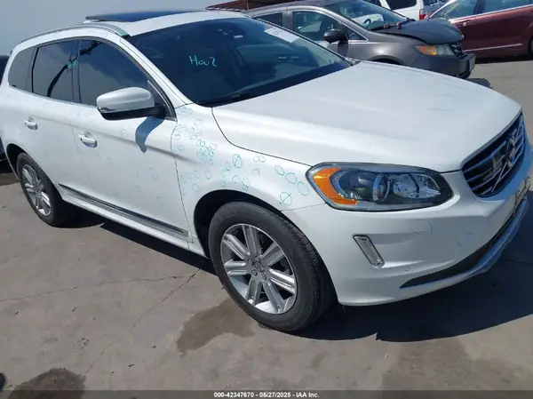 YV440MDU6H2095084 2017 VOLVO XC60 - Image 1