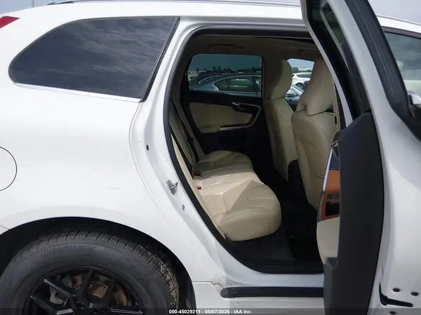 YV440MDU7H2176630 2017 VOLVO XC60 - Image 8