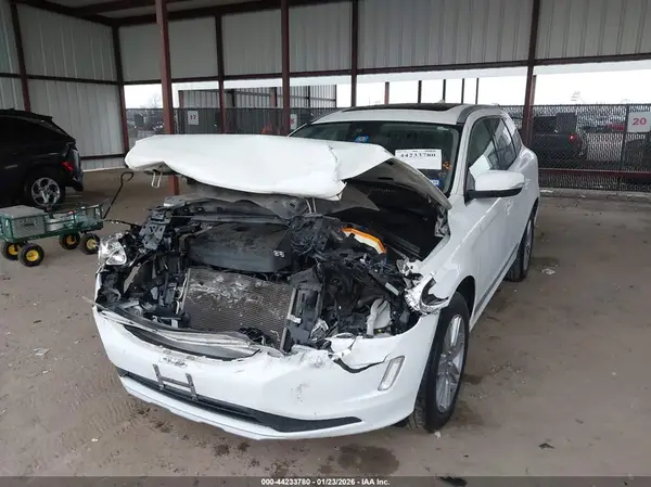 YV440MDU8H2005661 2017 VOLVO XC60 - Image 2