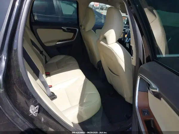 YV440MDU8H2018863 2017 VOLVO XC60 - Image 8