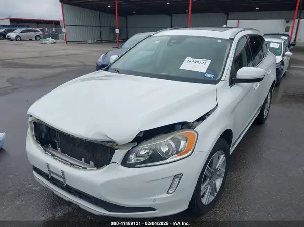 YV440MDU8H2034979 2017 VOLVO XC60 - Image 2