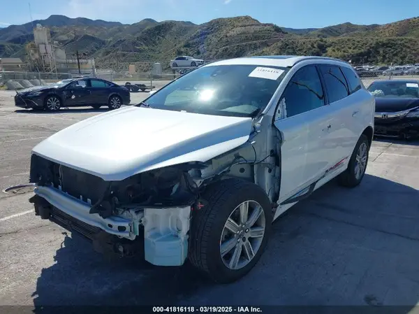 YV440MDUXH2011767 2017 VOLVO XC60 - Image 2