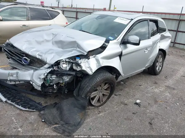 YV440MDUXH2016693 2017 VOLVO XC60 - Image 2