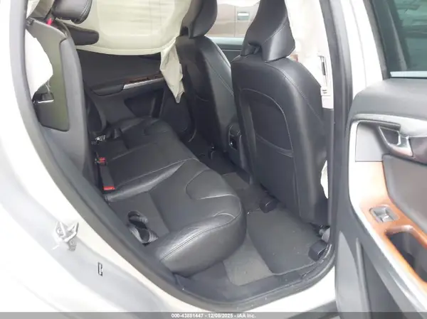 YV440MDUXH2016693 2017 VOLVO XC60 - Image 8
