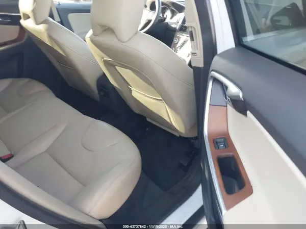 YV440MDUXH2038967 2017 VOLVO XC60 - Image 8