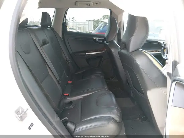 YV440MDUXH2121895 2017 VOLVO XC60 - Image 8