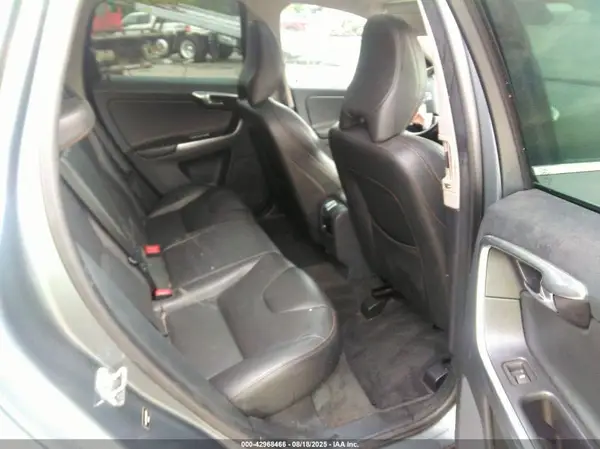YV440MRR0H2094310 2017 VOLVO XC60 - Image 8