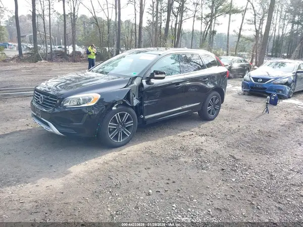 YV440MRR1H2040224 2017 VOLVO XC60 - Image 2
