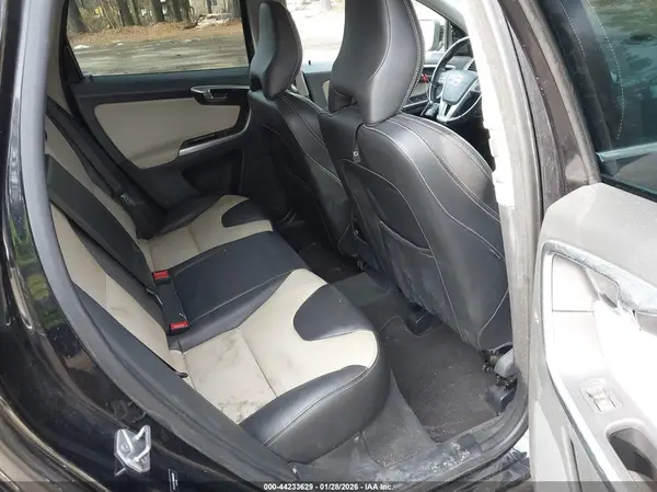 YV440MRR1H2040224 2017 VOLVO XC60 - Image 8