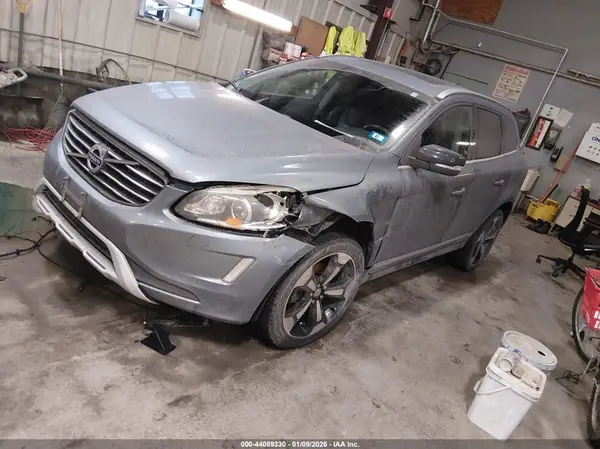 YV440MRR1H2103693 2017 VOLVO XC60 - Image 2