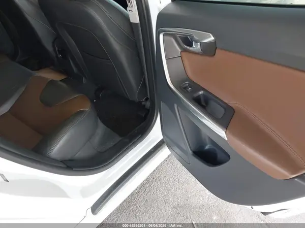 YV440MRR1H2111714 2017 VOLVO XC60 - Image 8