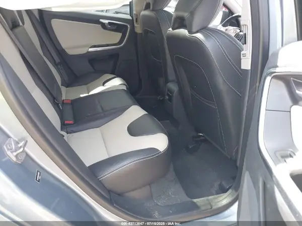 YV440MRR2H2088685 2017 VOLVO XC60 - Image 8