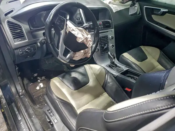 YV440MRR4H2015950 2017 VOLVO XC60 - Image 8