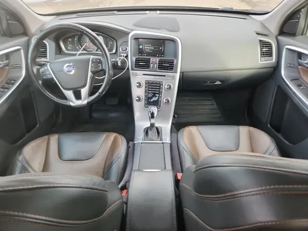 YV440MRR5H2072688 2017 VOLVO XC60 - Image 8