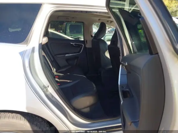 YV440MRR7H2110700 2017 VOLVO XC60 - Image 8