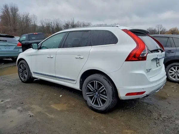 YV440MRR8H2063757 2017 VOLVO XC60 - Image 2