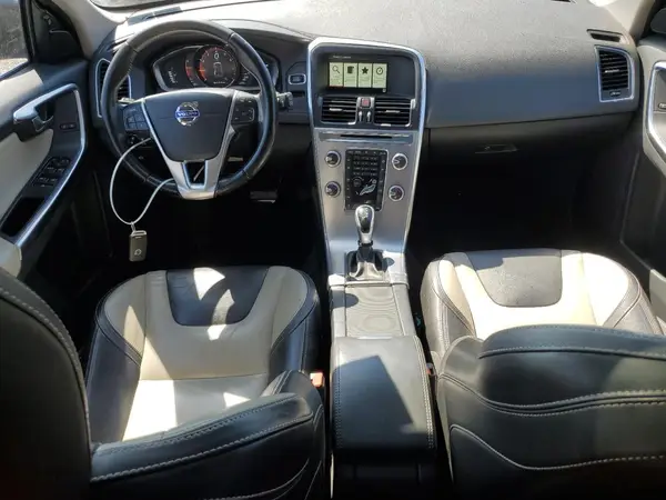 YV440MRR8H2072247 2017 VOLVO XC60 - Image 8