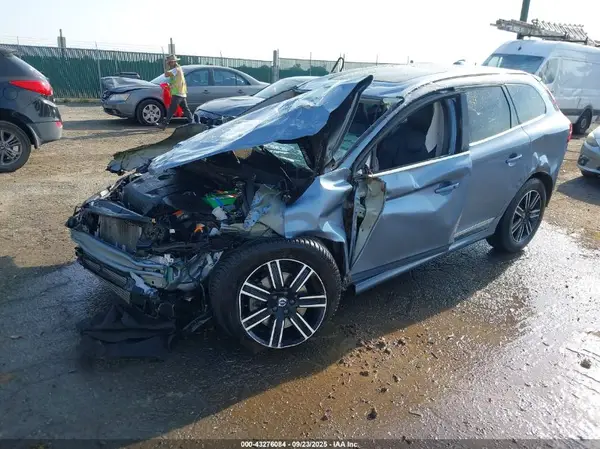 YV440MRR8H2103867 2017 VOLVO XC60 - Image 2